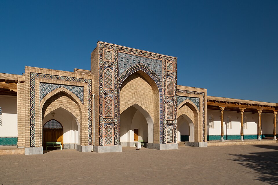Fayl:Kok-gumbaz mosque Qarshi02.jpg
