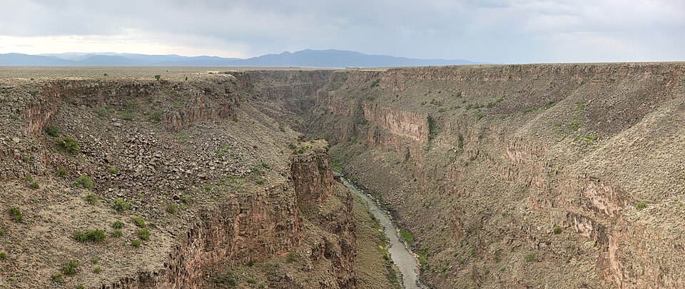 Fayl:Rio Grande Gorge pano.jpg