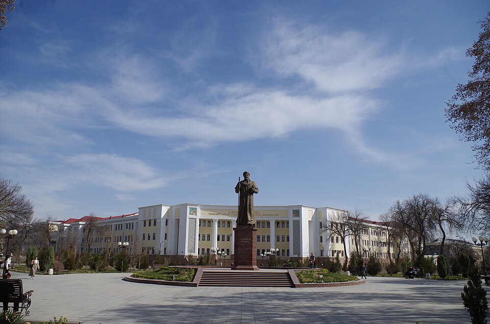 Fayl:Alisher Navoi Monument in Tashkent.jpg