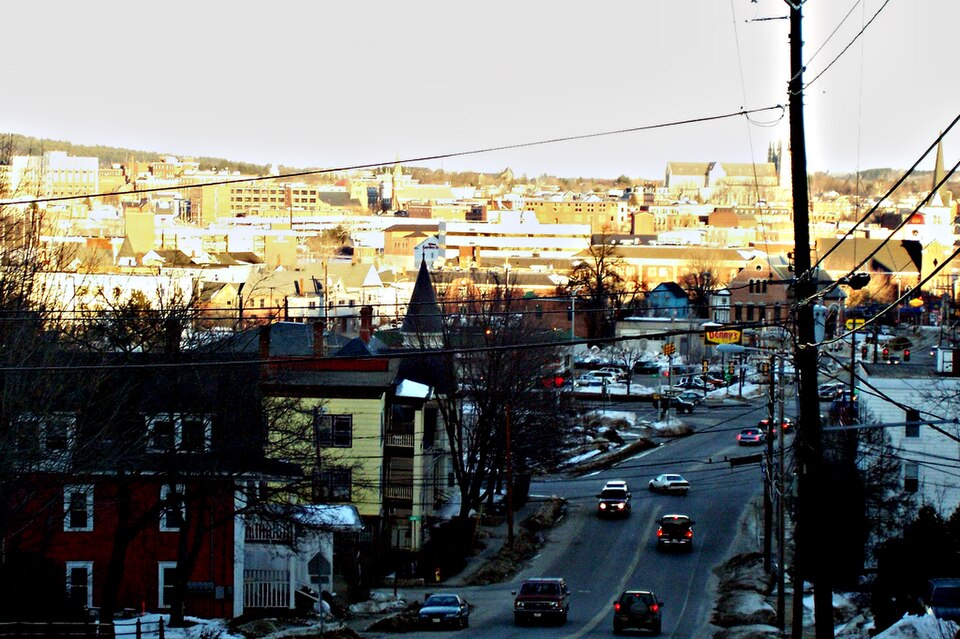 Fayl:Auburn (and Lewiston), Maine.jpg