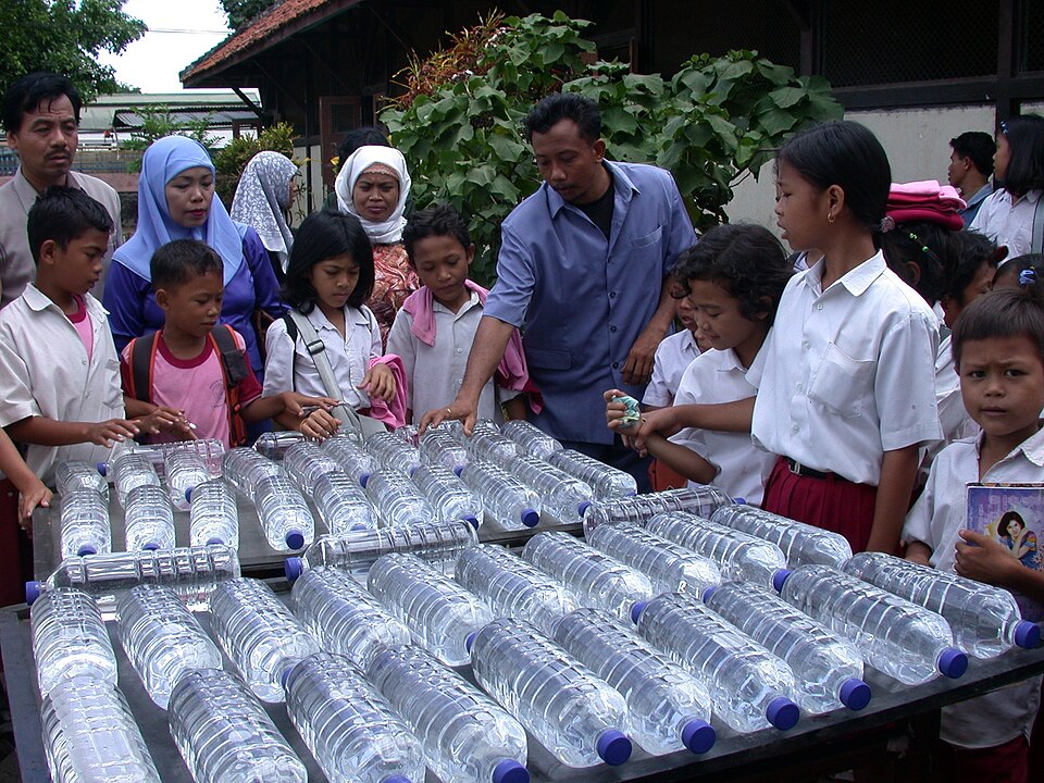 Fayl:Indonesia-sodis-gross.jpg