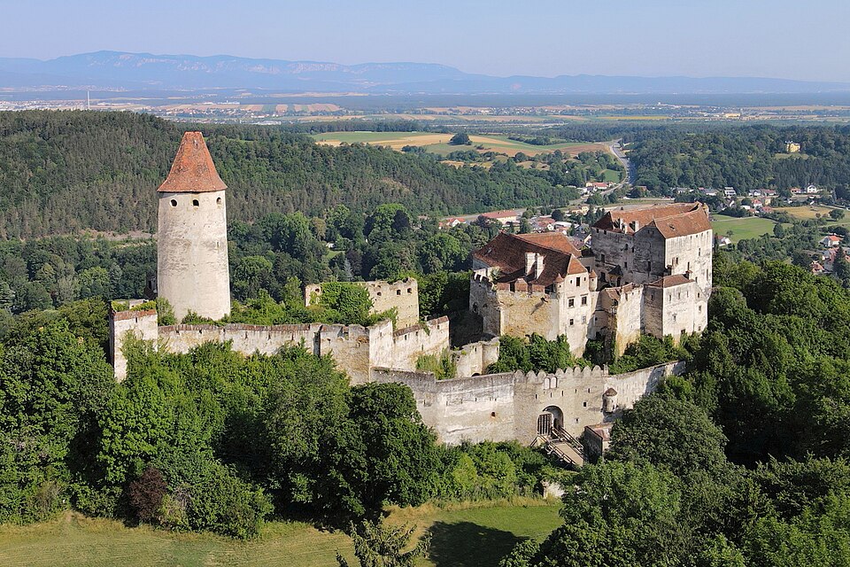 Fayl:Seebenstein - Burg (3).JPG