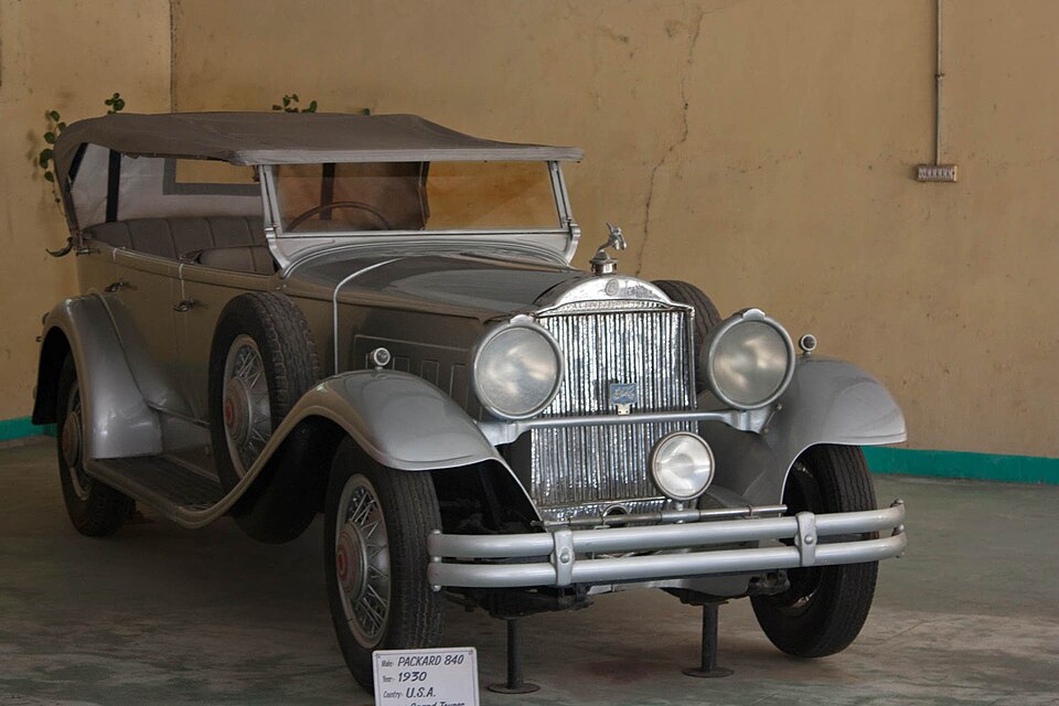 Fayl:1930 Packard 840 Grand Tourer.jpg