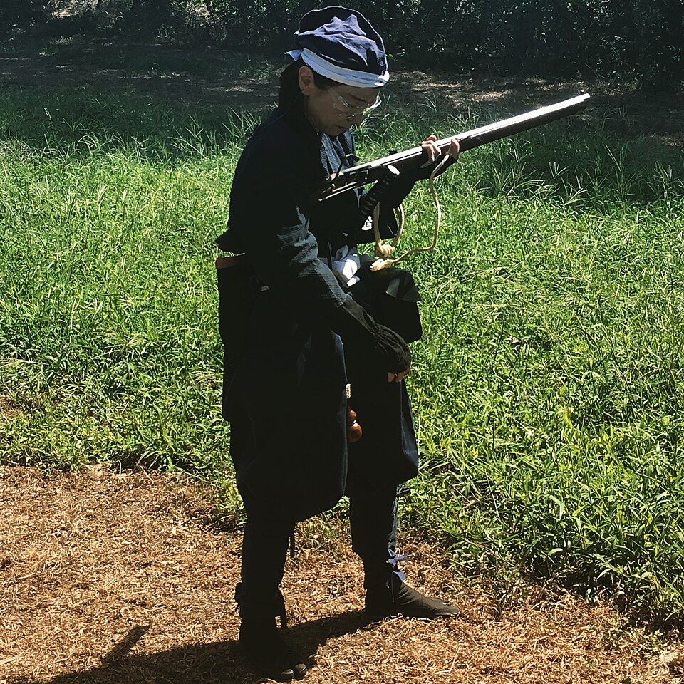 Fayl:A Japanese hōjutsu practitioner.jpg