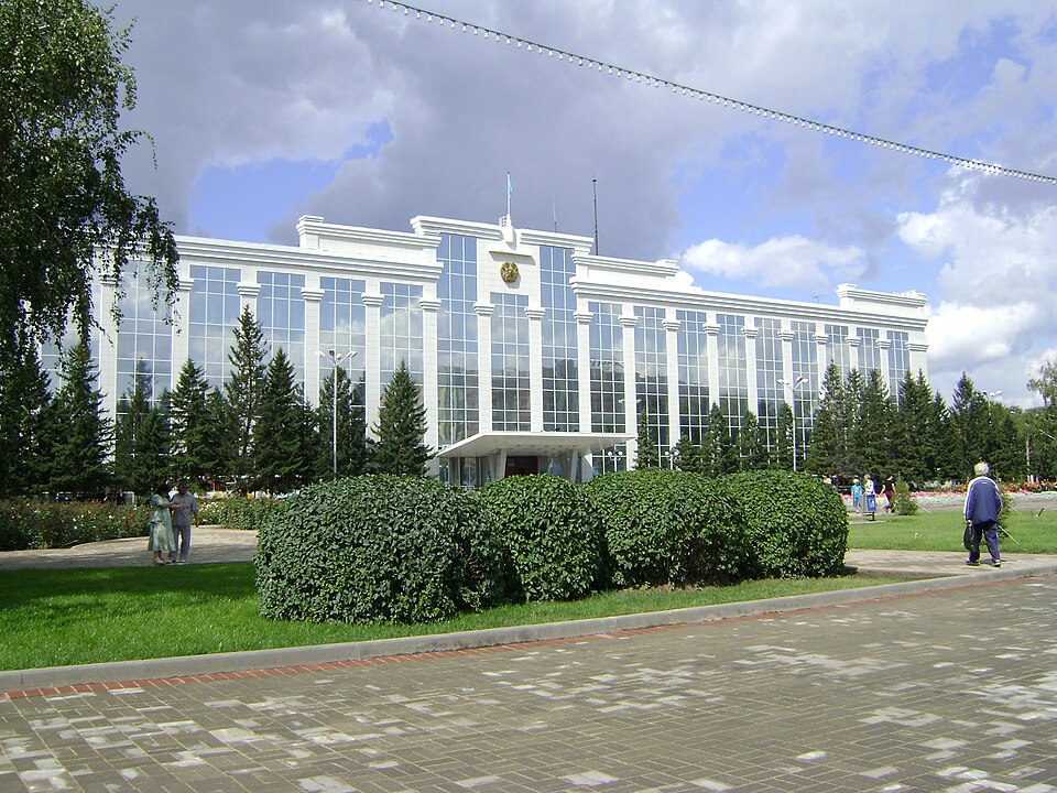 Fayl:Akimat oskemen.jpg