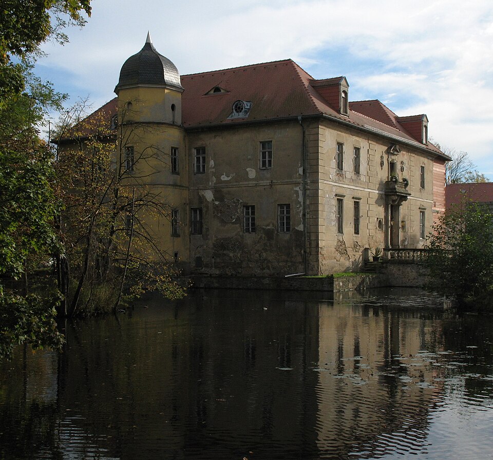 Fayl:Berbisdorf water castle N.jpg