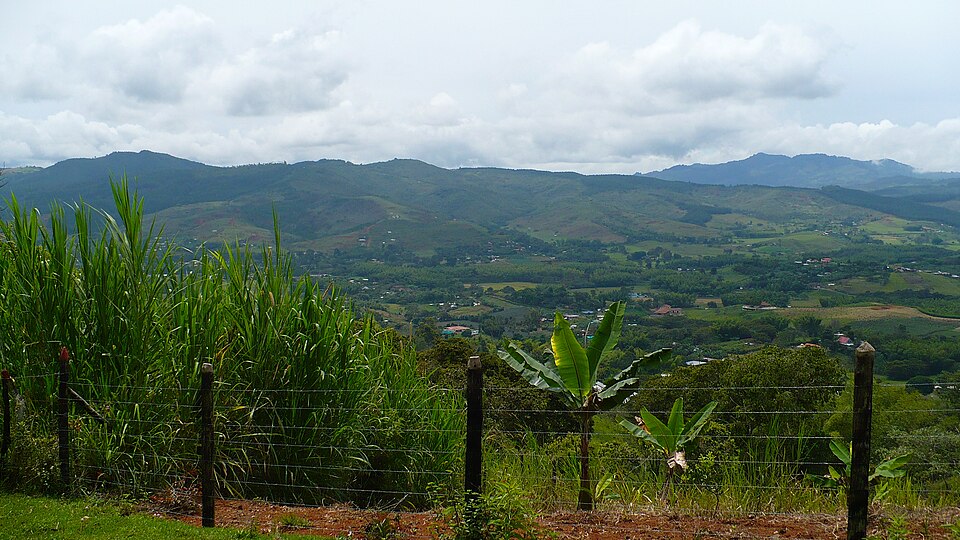 Fayl:La Cumbre Pavas Fincas.jpg