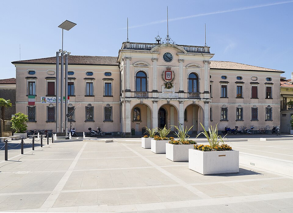 Fayl:Mairie mira 45.433333,12.133333 (1).jpg