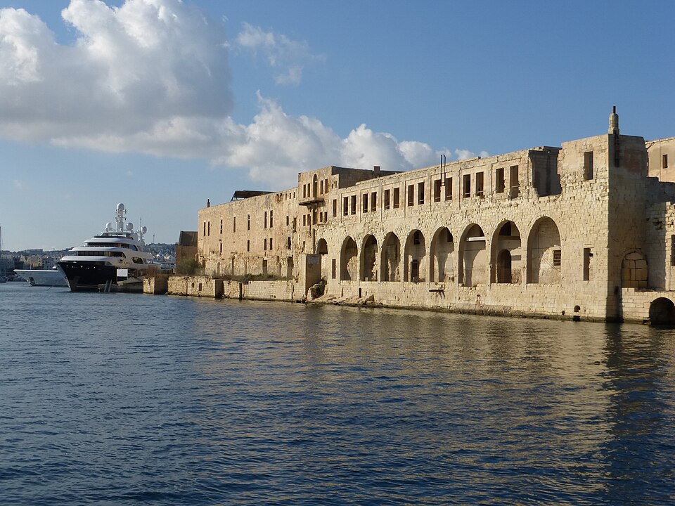 Fayl:Manoel Island Lazzaretto.jpg
