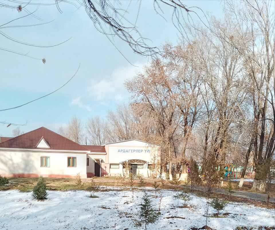 Fayl:Дом ветеранов в Кулане.jpg