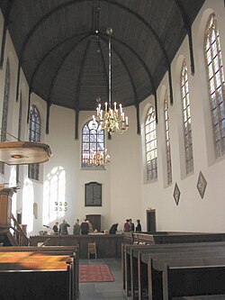 Gollandiyaning Delft shahridagi islohot qilingan Gollandiya cherkovining ichki qismi (XVI asr)