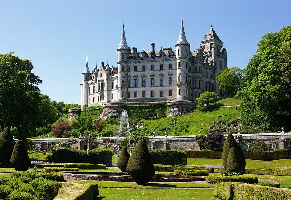 Fayl:Dunrobin Castle -Sutherland -Scotland-26May2008 (2).jpg