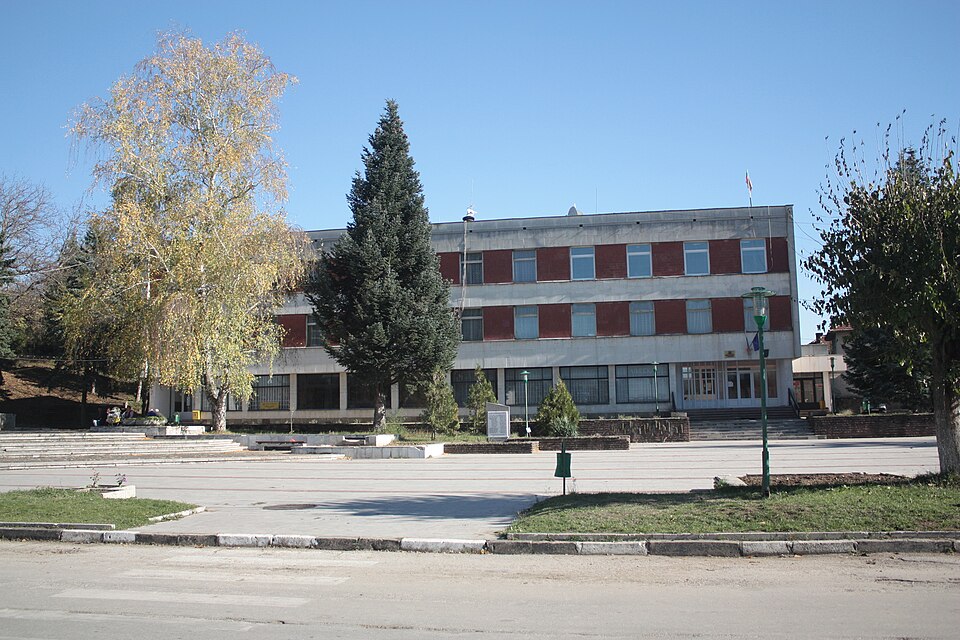 Fayl:Dzhurovo Municipality Hall.JPG