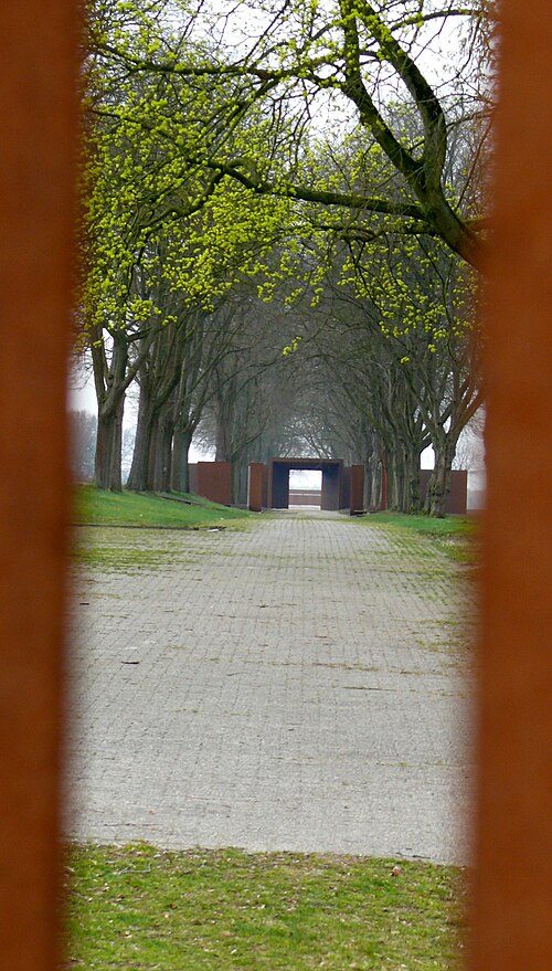 Fayl:Esterweg030412 049schll.jpg