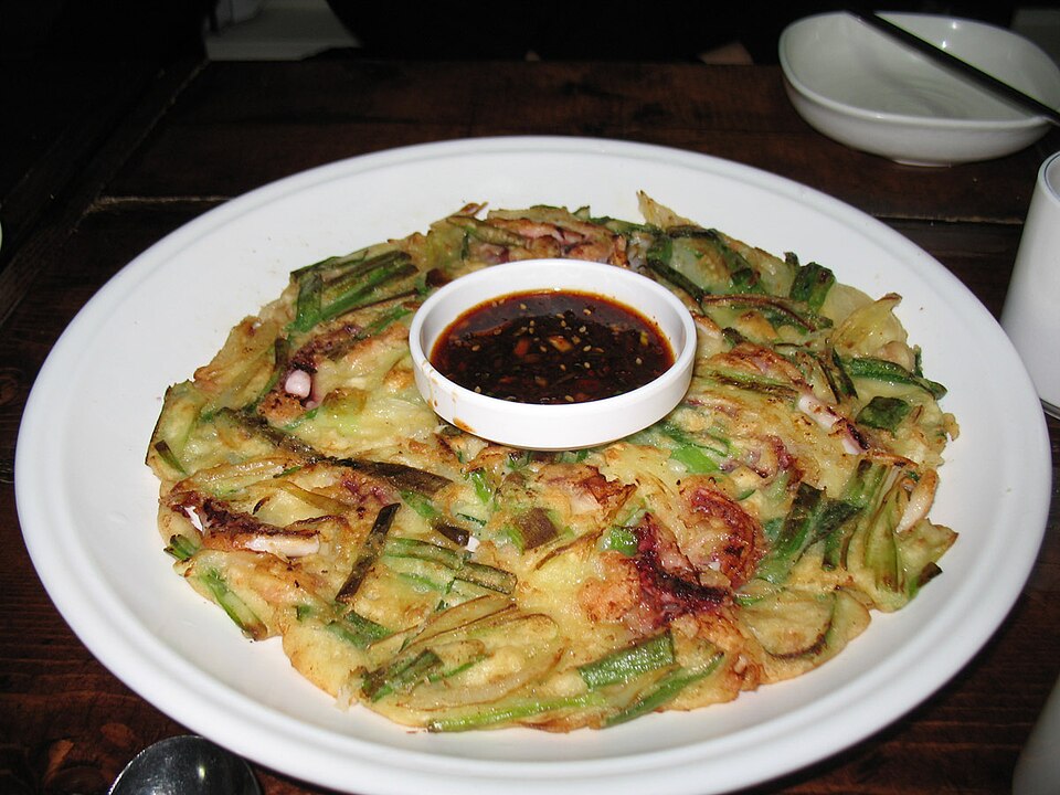 Fayl:Korean pancake-Pajeon-08.jpg