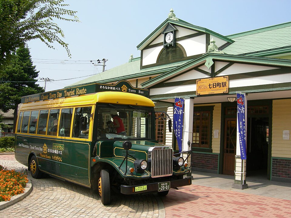 Fayl:Nanukamachi-stn-haikarasan.JPG