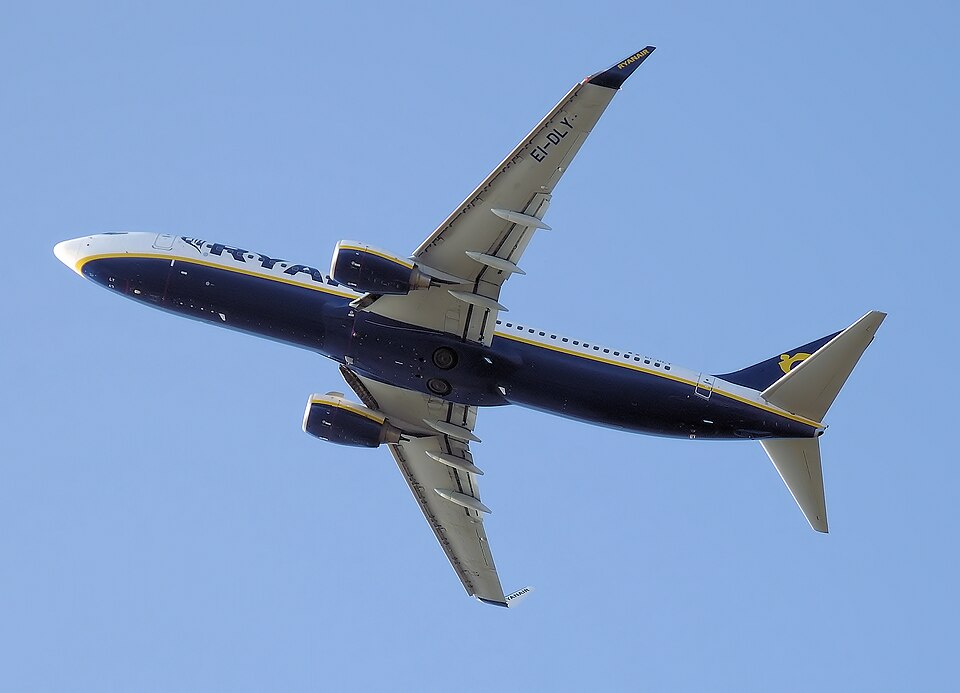 Fayl:Ryanair b737-800 ei-dly arp.jpg