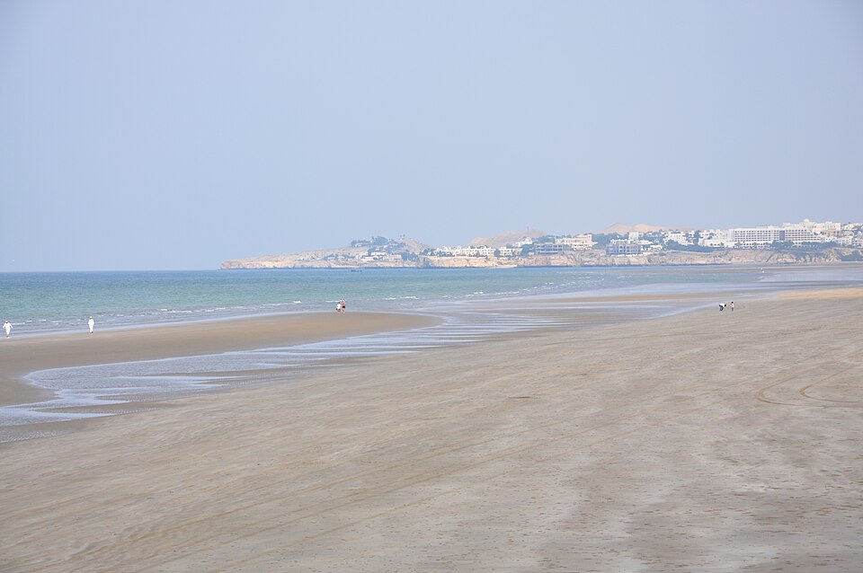 Fayl:ShattiBeachMuscat2.JPG