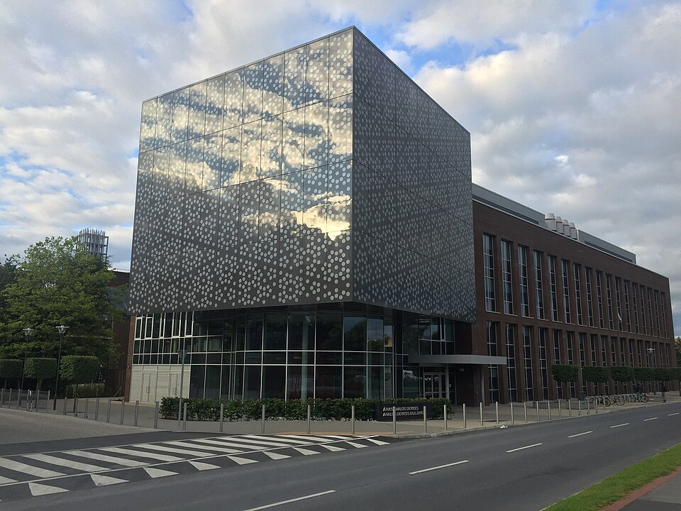 Fayl:ULAnalogDevicesBuilding-Jul2016.jpg