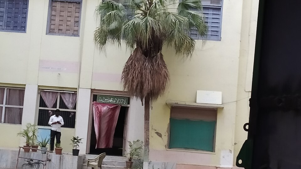 Fayl:Ahmadiya Mosque Barkatpura.jpg