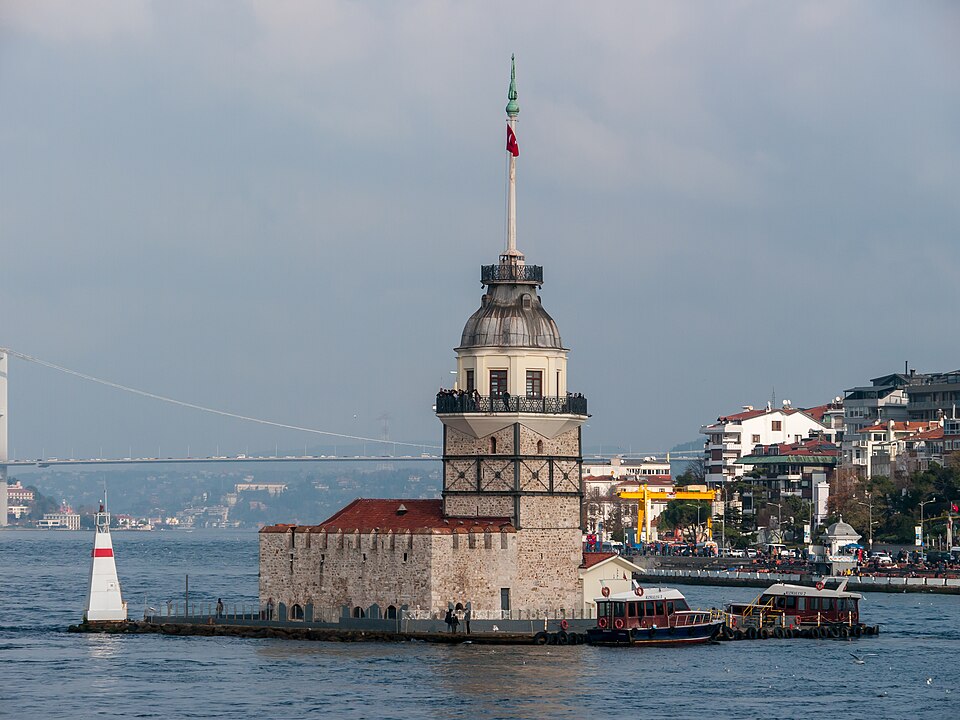 Fayl:Maiden tower, Istanbul (P1100207).jpg