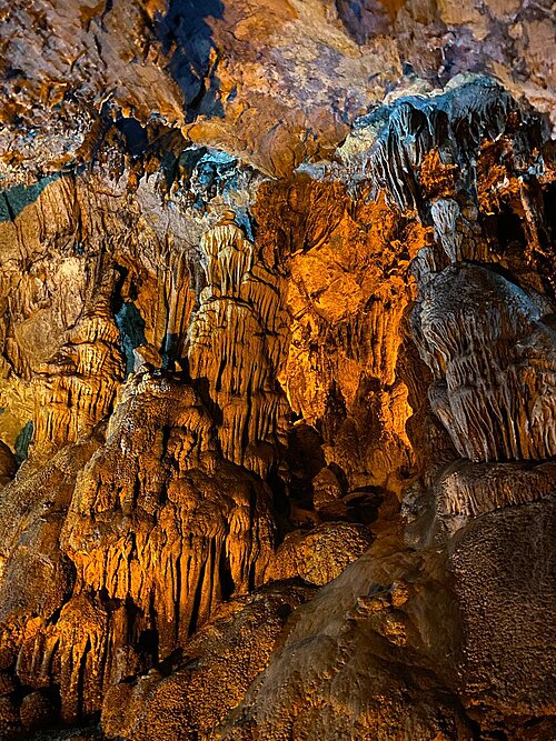 Fayl:Mencilis Cave 2.jpg