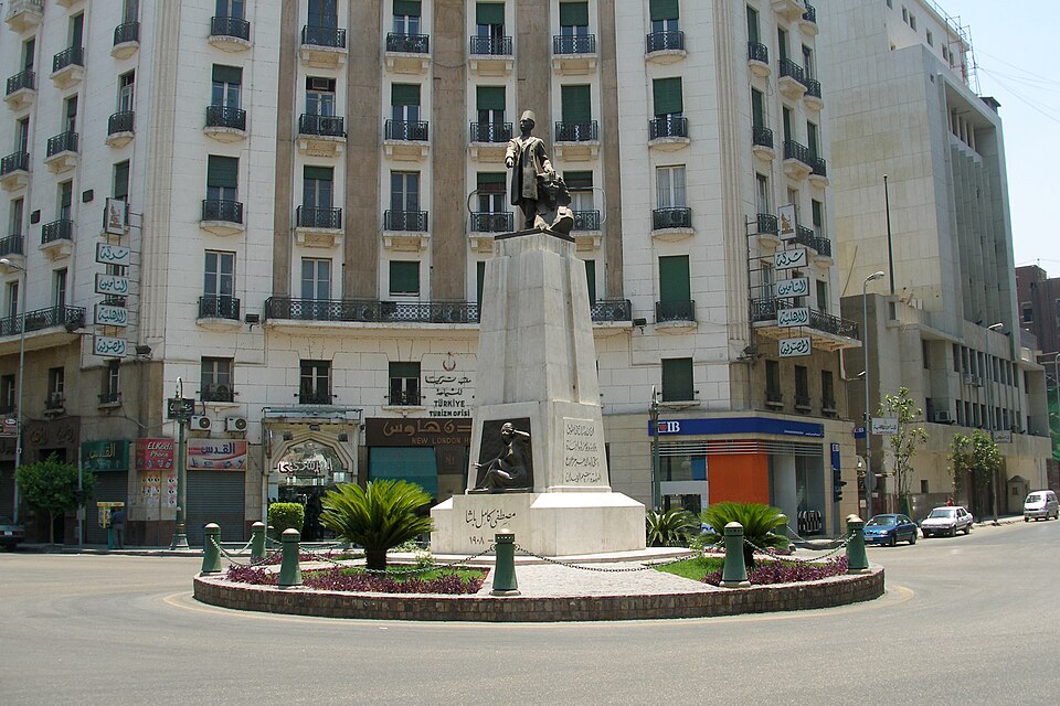 Fayl:Mostafa Kamel Square Cairo.jpg