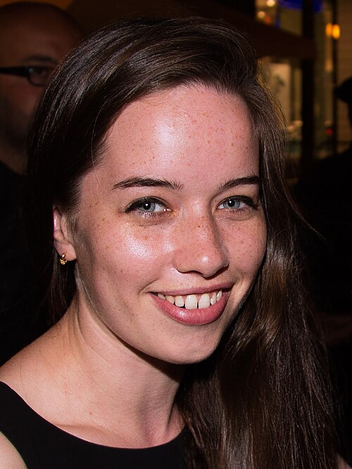 Fayl:Anna Popplewell 2013.jpg