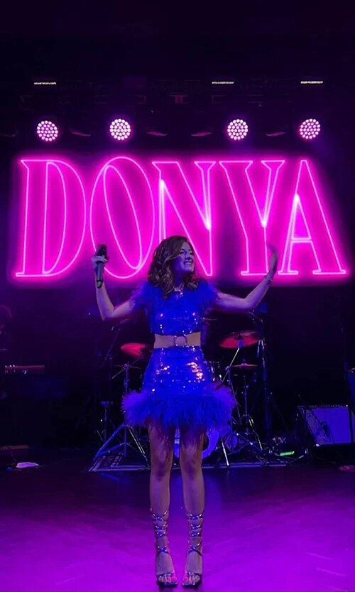 Fayl:Donya Concert Tour In LA.jpg