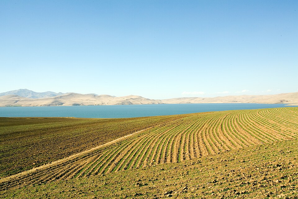 Fayl:Lake Nazik.jpg
