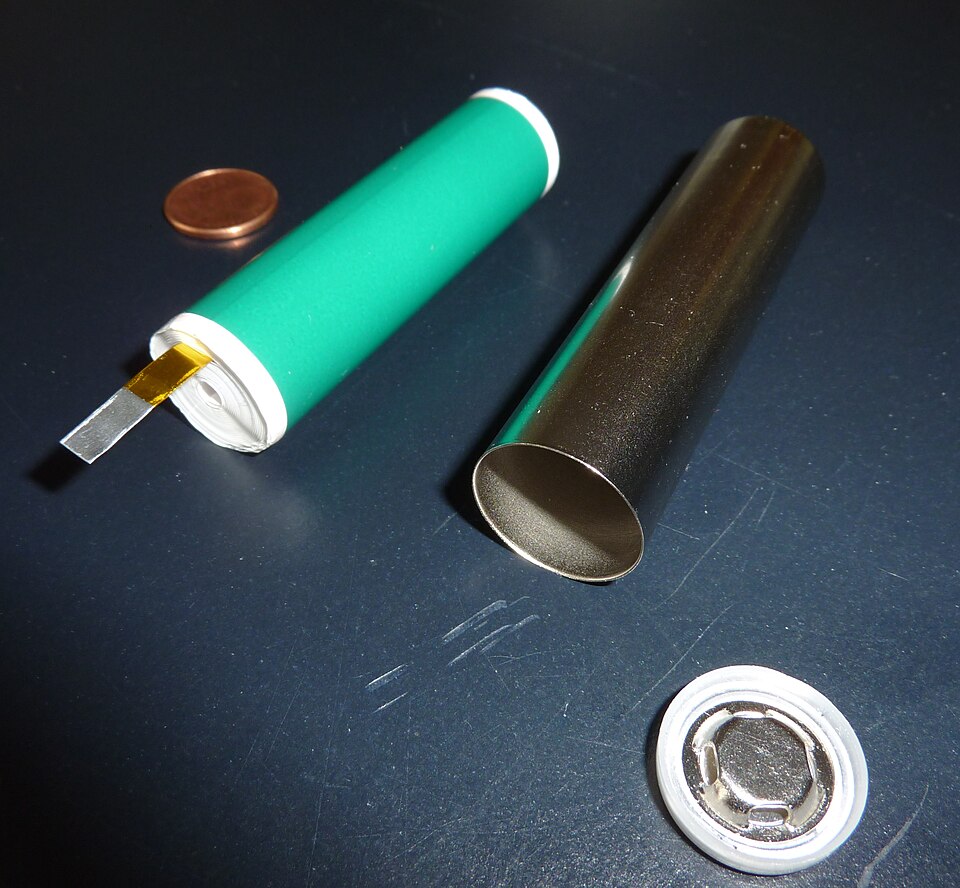 Fayl:Lithium-Ion Cell cylindric.JPG