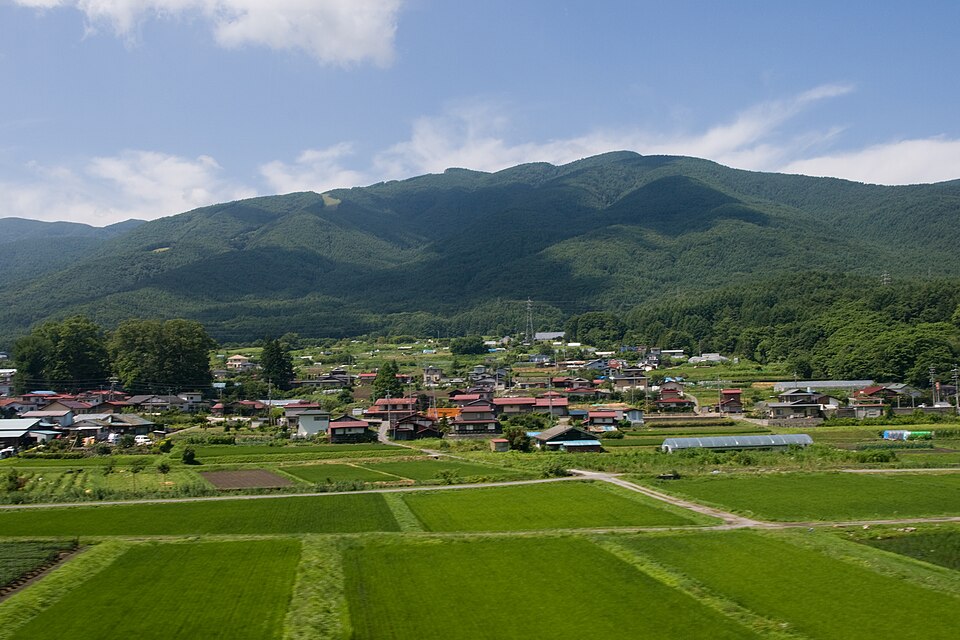 Fayl:Mt.Nyukasa 01.jpg