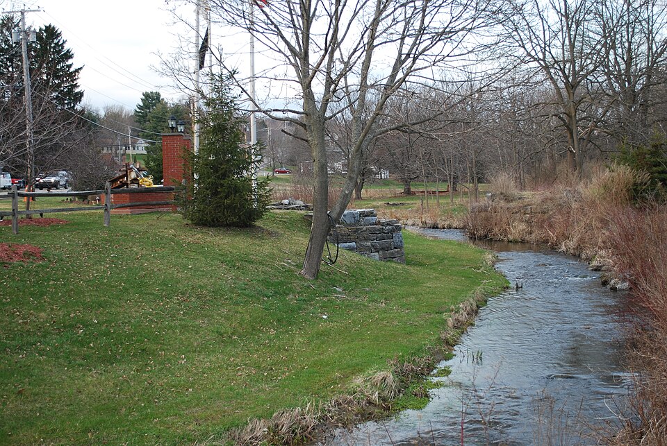 Fayl:Sprout Creek.JPG