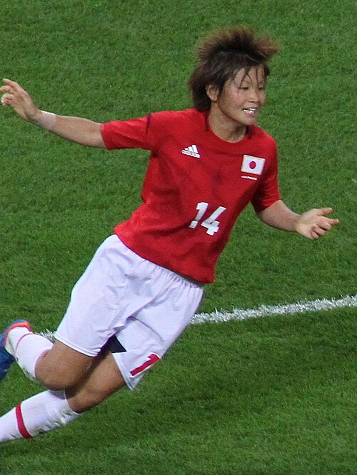 Fayl:Asuna Tanaka 2012 (cropped).jpg