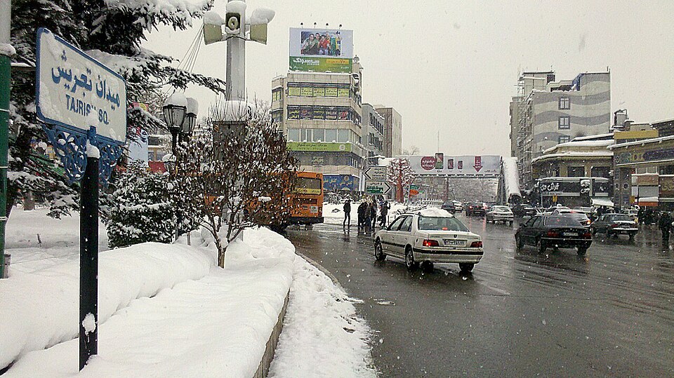 Fayl:Tajrish square in winter.jpg