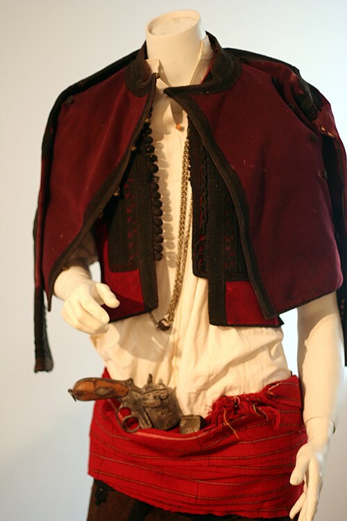 Fayl:Veshje Tradicionale (8).JPG