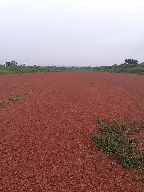 Fayl:Aeroport de Batouri 03.jpg