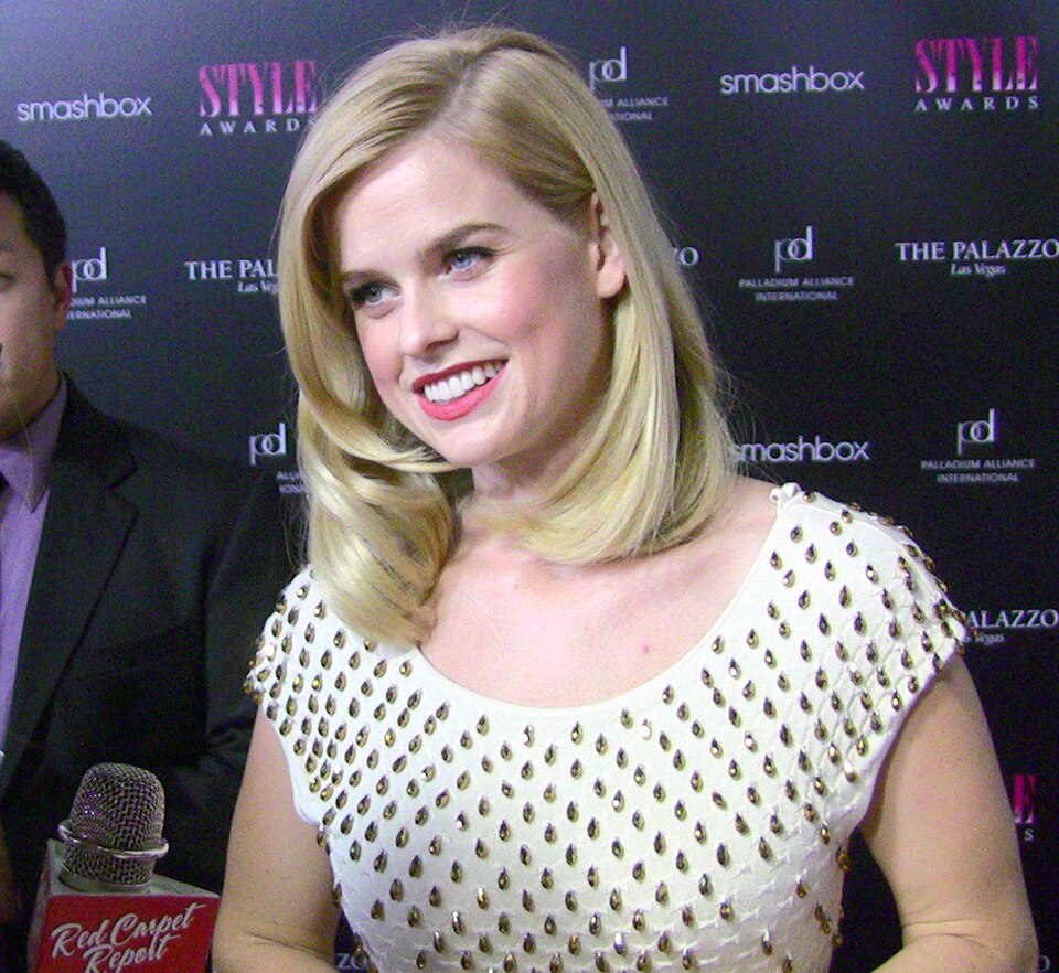 Fayl:Alice Eve 2011.jpg