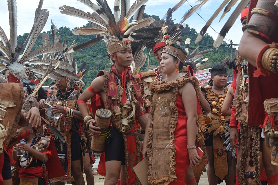 Fayl:Dayak Couples.jpg