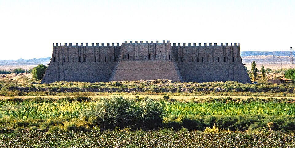 Fayl:Kyzyl-Kala (extrapolated reconstitution).jpg