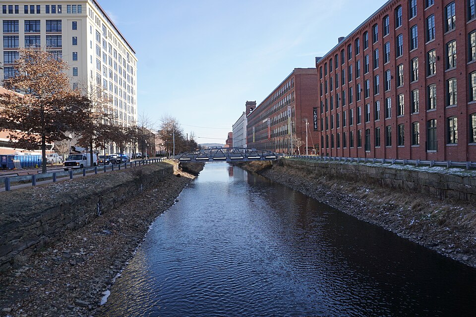 Fayl:Lawrence Can Dec 21 2021.jpg