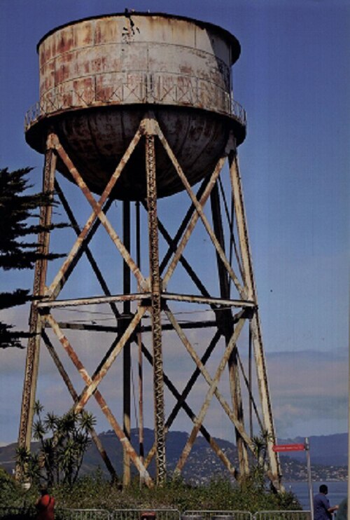 Fayl:San Francisco-Alcatraz-Water Tower-1940.jpg