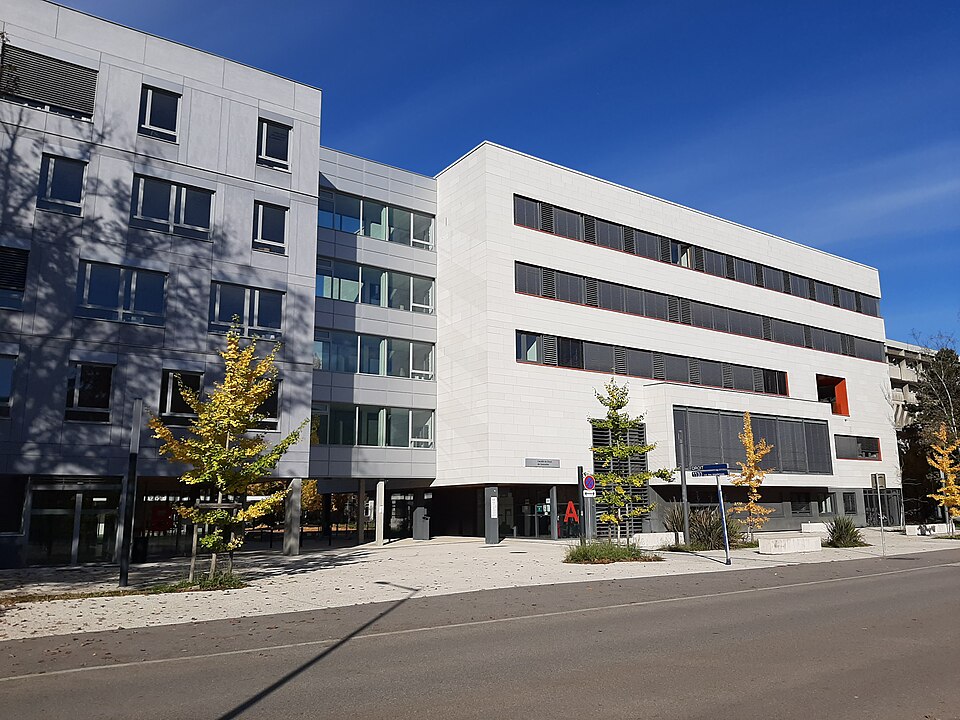 Fayl:UGA Faculté de Droit.jpg