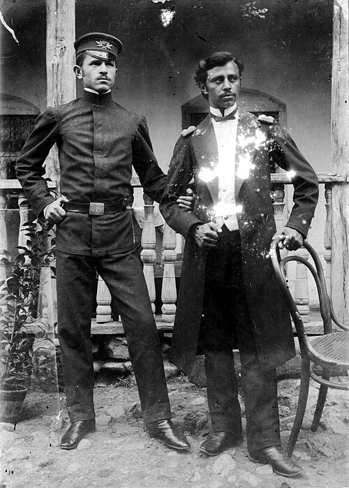 Fayl:Uzeir(right) and Jeyhoun Hajibeyli.jpg