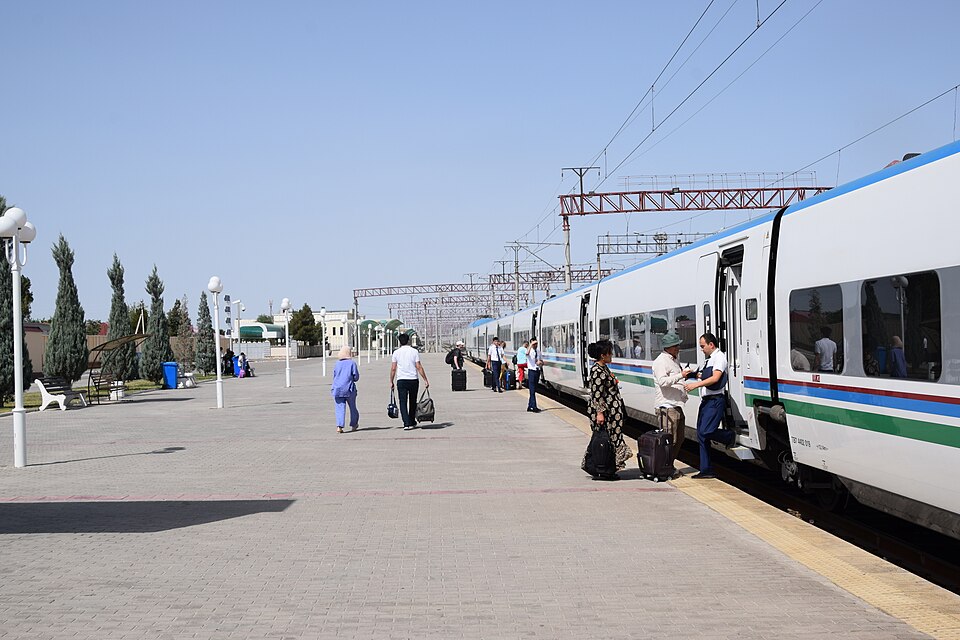 Fayl:20230612 Highspeed UzbekRail151.jpg
