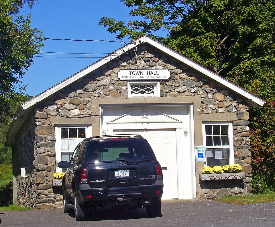 Fayl:Austerlitz, NY, town hall.jpg