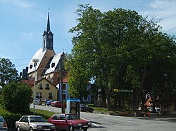 Saint Giles cherkovi va uning maydoni