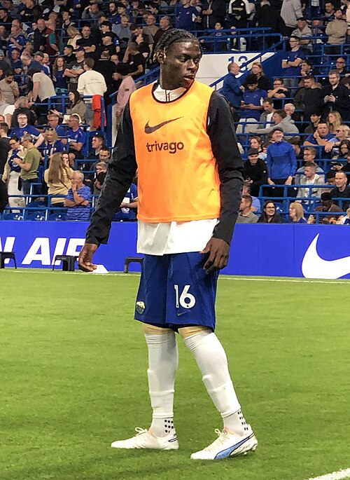 Fayl:Lesley Ugochukwu 2023 Luton.jpg