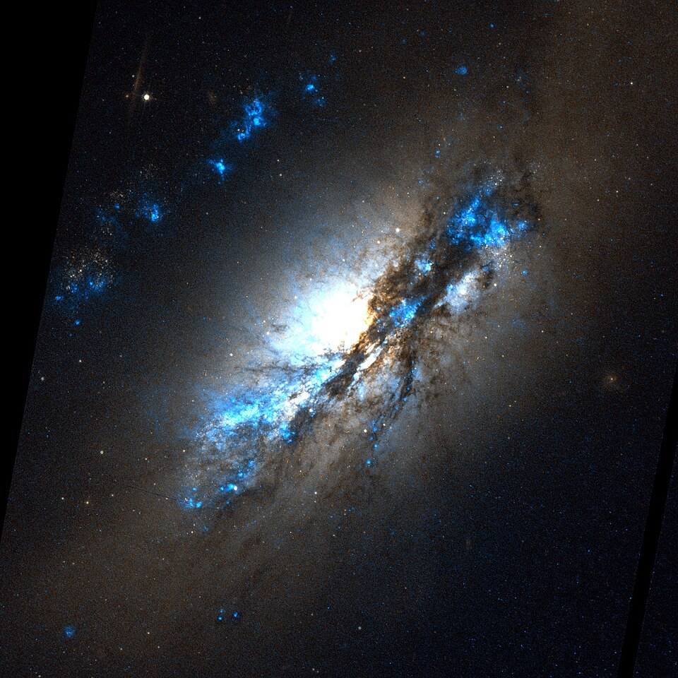 Fayl:NGC 2146.jpg