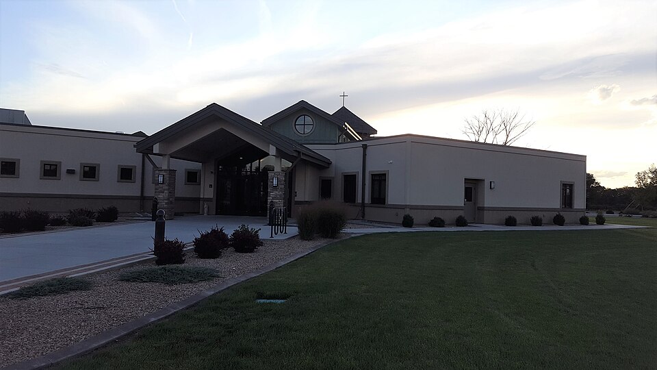 Fayl:Sacred Heart Fruita.jpg
